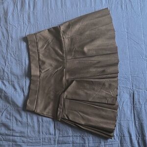 NWT UO Lioness black pleated mini